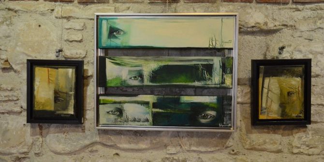 Kuşadası’nda otantik kıyafet ve karma resim sergisi açıldı