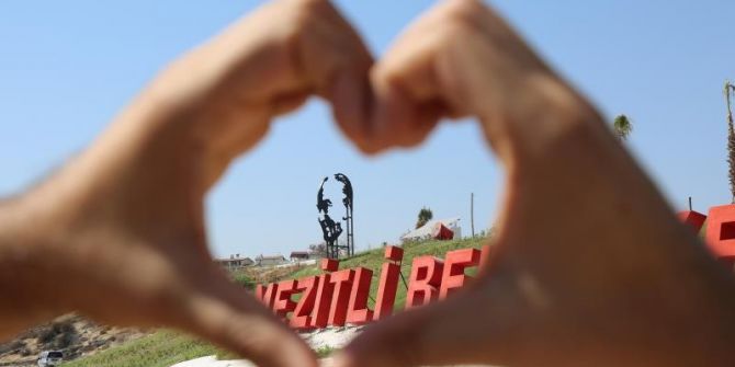 Mezitli Belediyesi’nden kentin girişine dev Atatürk silueti