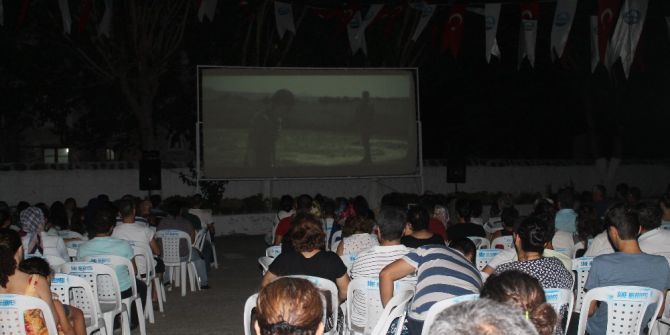 Söke’de açık hava sinema keyfi yaşanıyor