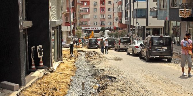 Güngören’de yol yapım çalışmaları aralıksız sürüyor