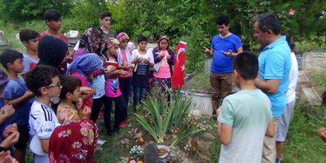 Irmakta boğulan genci arkadaşları unutmadı