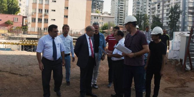 Vali Demirtaş, yapımı süren sağlık kuruluşlarını inceledi