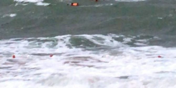 Yasağa rağmen dalgalı denize giren 5 genç son anda kurtarıldı