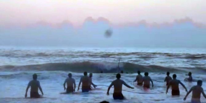 Boğulma tehlikesi geçiren kişiyi elektrik kablosu ile kurtardılar