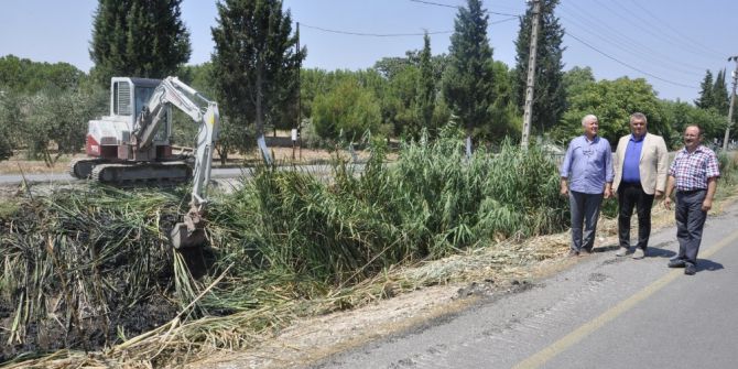 Hürriyet Mahallesi’nde 3 bin metrelik dere temizliği