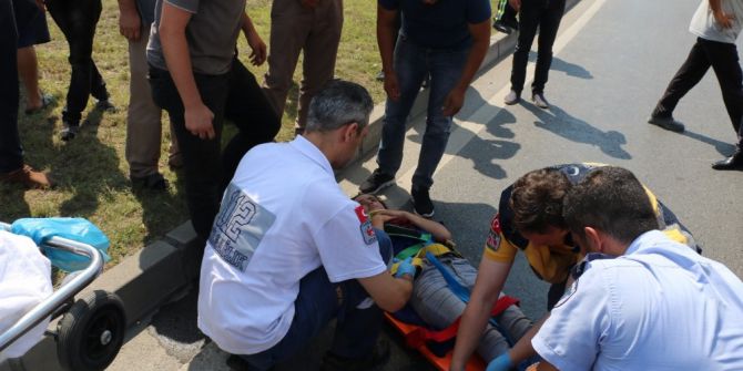 Yolun karşısına geçmeye çalışan genç kıza otomobil çarptı