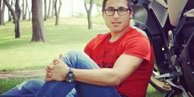 Arızalanan motorunu tamir ederken otomobil çarptı