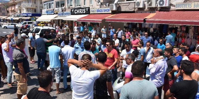 Marka avukatlarına öfkelenen esnaf yol kapattı