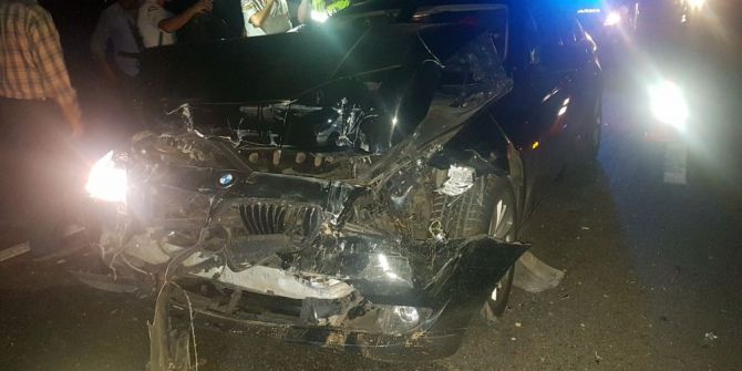 Otomobil minibüsle çarpıştı: 9 yaralı