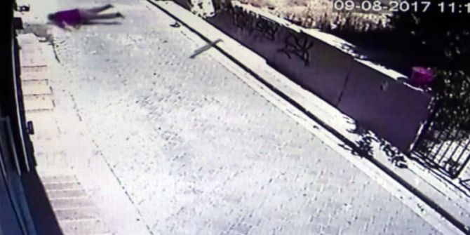 Dolap takarken camdan düşen mobilyacı hastanede öldü