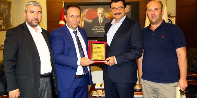 Batı Trakyalı Türk Belediye Başkanı, Mustafa Ak’ı ziyaret etti