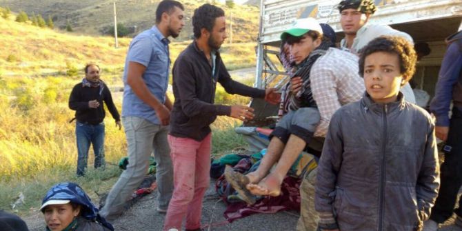 Suriyelileri taşıyan kamyonet takla attı: Çok sayıda yaralı var