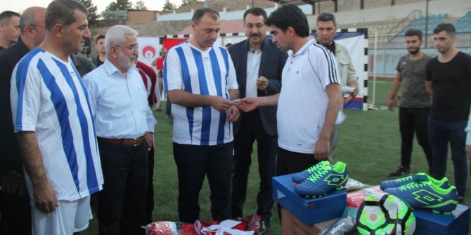 Elazığ’da amatör spor kulüplerine malzeme desteği