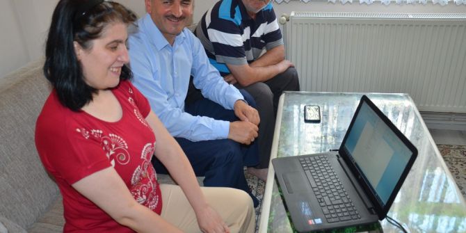 Yılmaz’dan engelli öğrenciye laptop