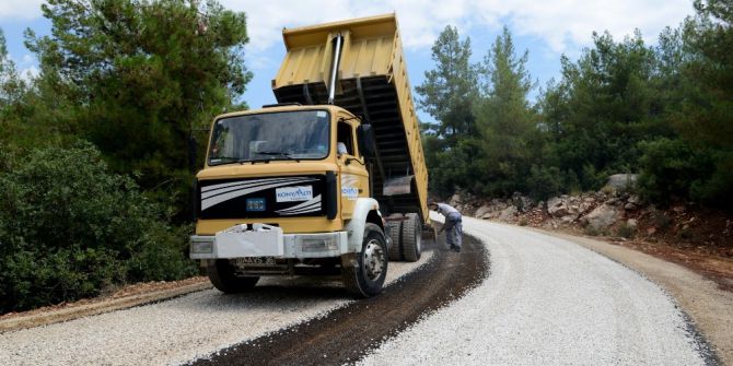 Konyaaltı Belediyesi’nden yayla yoluna asfalt