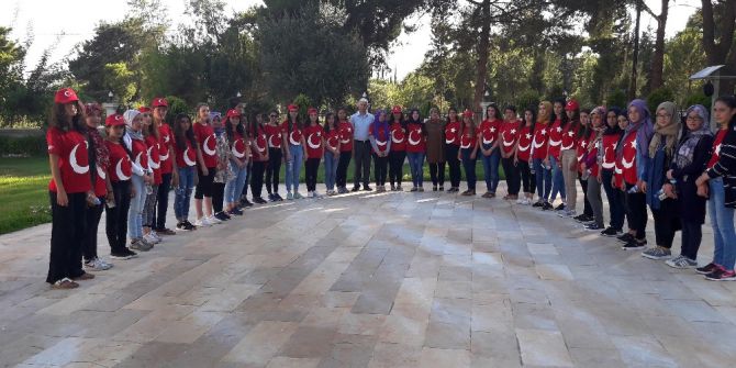 Kız öğrenciler 15 Temmuz Diriliş Gençlik kampında buluştu