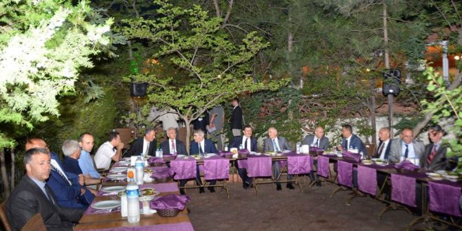 Jandarma Albay Özgür’e veda yemeği