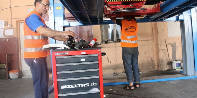 Akdeniz Belediyesi araçlarını kendi imkanlarıyla onarıyor