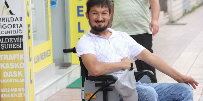 Eskiyen akülü sandalyesi yenilenen engelli vatandaşın mutluluğu gözlerinden okundu