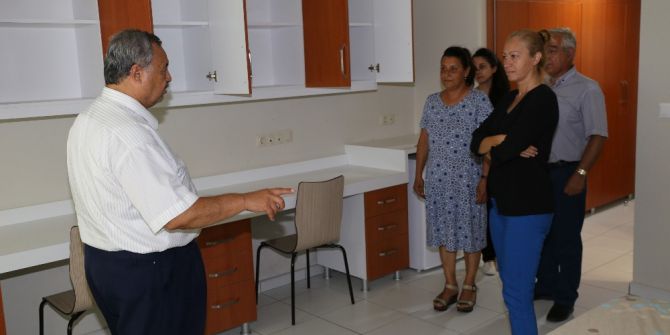 Burhaniye’de Başkan Uysal yurtları ziyaret etti