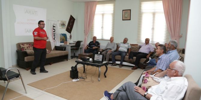 AKUT’an Koca Çınar’da deprem bilinçlendirme semineri