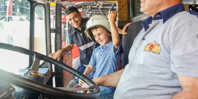 Yetimlere itfaiye eğitimi