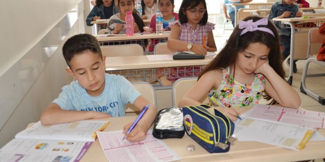 Semt konaklarında sınavlara hazırlanan 68 öğrenci burs kazandı