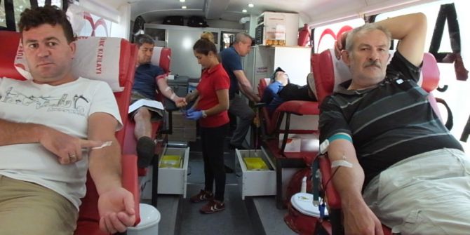 Burhaniye’de kan bağışı kampanyasına yoğun ilgi