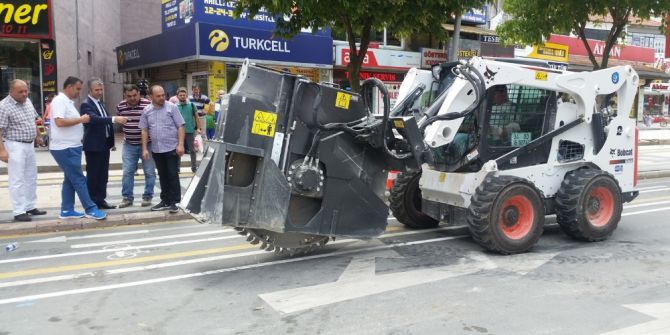 Tramvay yolu için kanal açılıyor