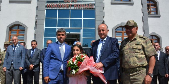 Vali Azizoğlu Oltu, Şenkaya ve Olur ilçesinden muhtarlar ile bir araya geldi