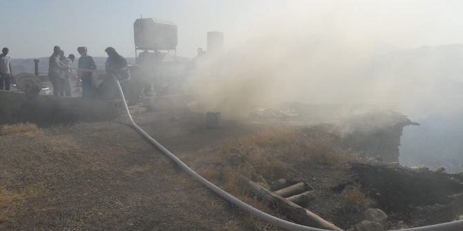 Anız yangını ahıra sıçradı