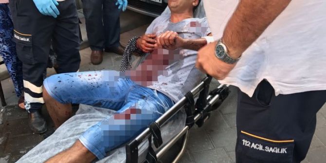 Boşanmak üzere olan eşinin erkek arkadaşını bıçakladı