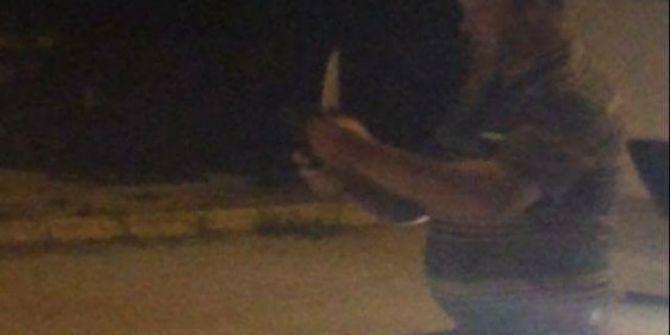 Önce elektrik tellerini kopardı ardından bıçak çekti