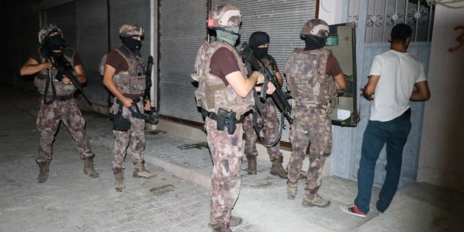 Adana’da PKK’ya şafak vakti operasyon: 20 gözaltı