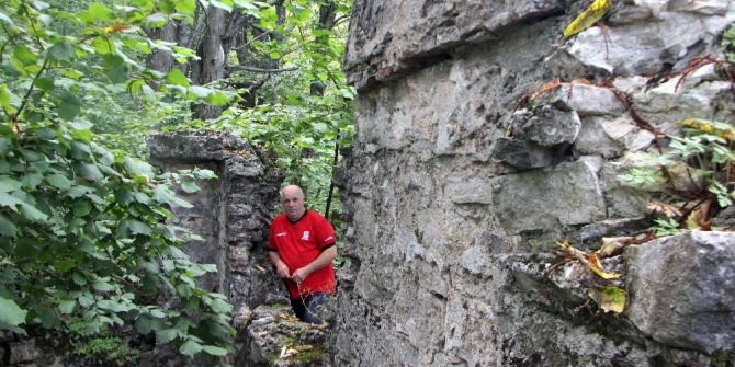 Defineciler Uludağ’da binlerce yıllık manastırı delik deşik etti