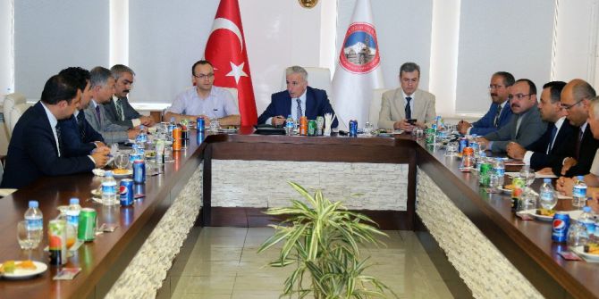 Vali Kamçı Kaymakamlarla toplantı yaptı