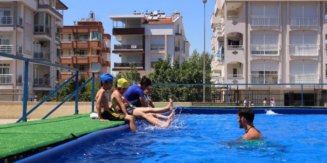 Manavgatlı çocuklar yüzme öğreniyor