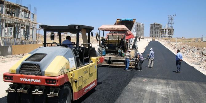 Şanlıurfa’da sıcak  asfaltla  seferberliği