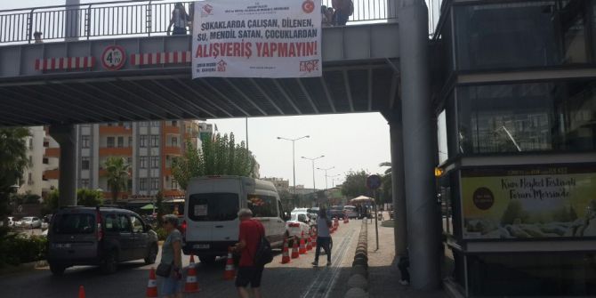 Sokakta çalışan çocuklara para vermeyin