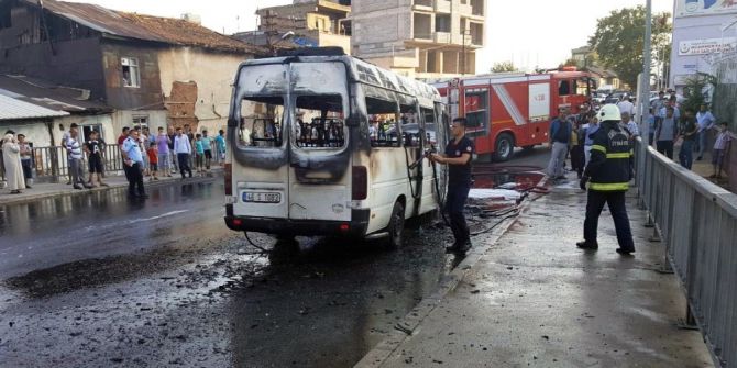Minibüs önce yandı sonra patladı