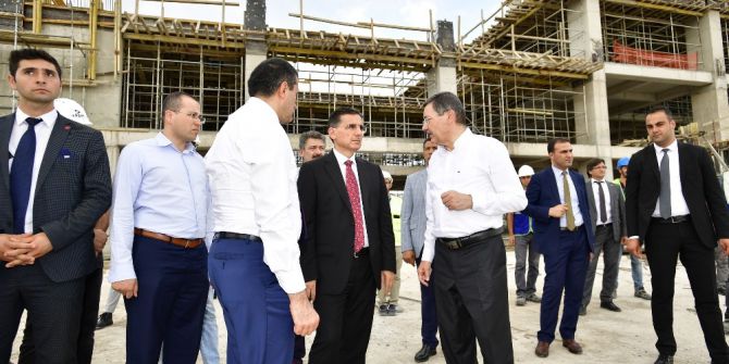 Başkan Gökçek ile Ankara Valisi Topaca, Eryaman Stadı inşaatını gezdi