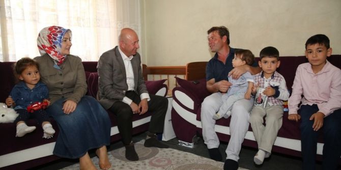 Çolakbayrakdar çifti çat kapı ziyaretlere devam ediyor