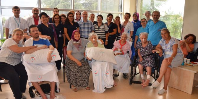 Mavi hastanede hastalara sürpriz program