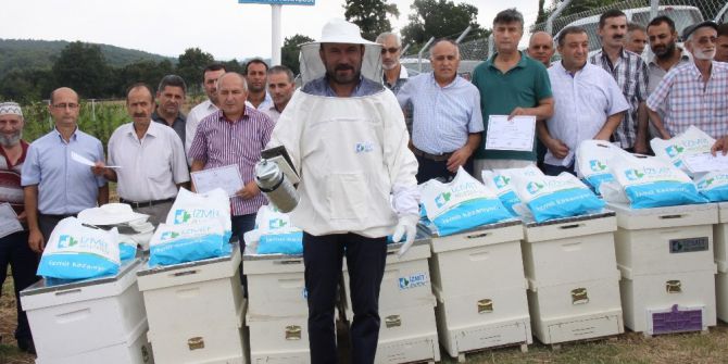 İzmit’te 35 kişi sertifikalı arıcılık unvanına kavuştu