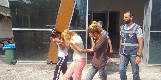 Kredi kartı yardımı ile ev soyan hırsızlar yakayı ele verdi