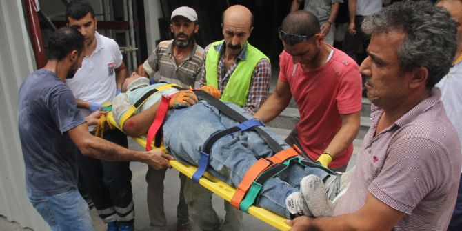 İskeleden düşen işçi yaralandı