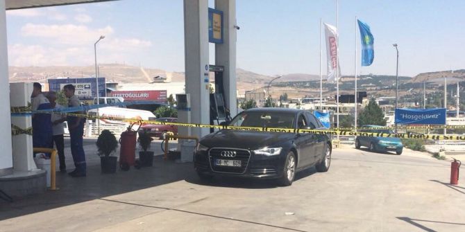 Bidonla benzin satmayan istasyonun müdürünü vurdular