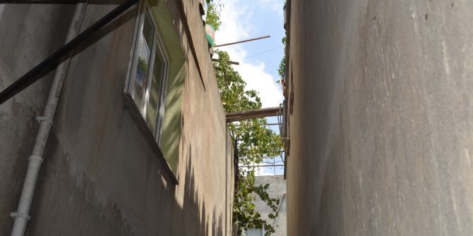 Damdan dama geçmeye çalışırken düştü