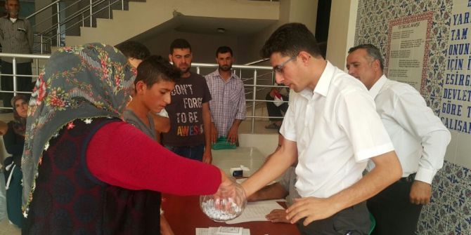 Depremzedelerin konteynırları kura ile belirlendi