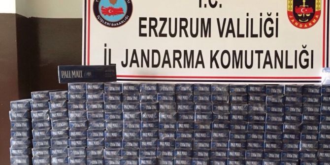 Otobüsün tavanına gizlenen 5 bin 180 paket kaçak sigara ele geçirildi